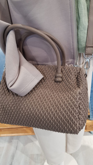 Vom Gewand der Ruhe und den Farben der Erde